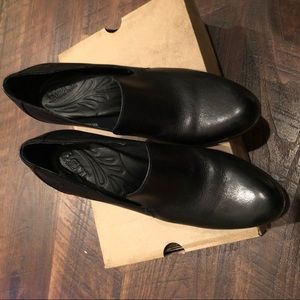 Born Black Leather Heel Sz 9 Women’s Shoe